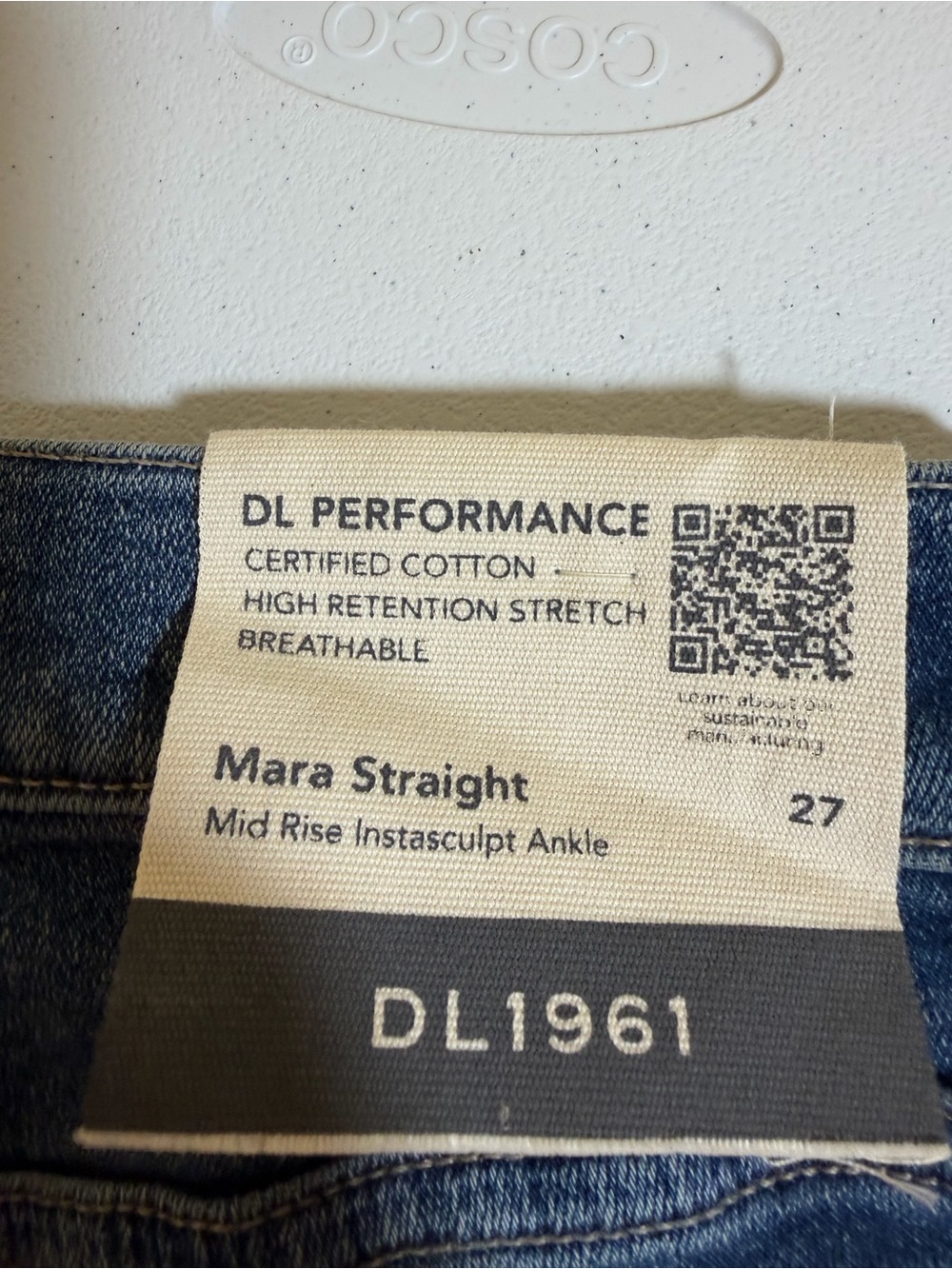 DL1961 NWT Distressed High Rise Straight Leg Jeans Size 27 Retail $199 - Picture 7 of 10